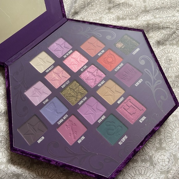 Jeffree Star ‘Blood Lust’ Eyeshadow Palette - Picture 5 of 8